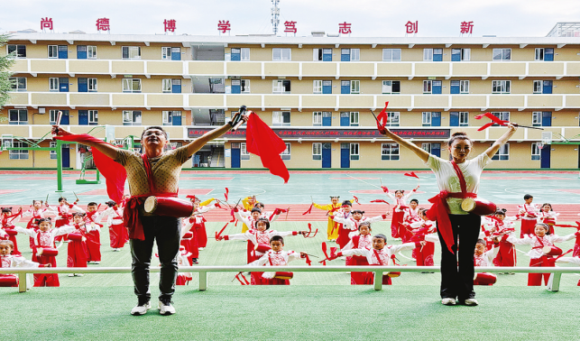 安塞腰鼓走進商洛市小學(xué)