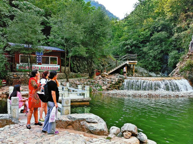 在家門口就業(yè)，吃上“旅游飯”
